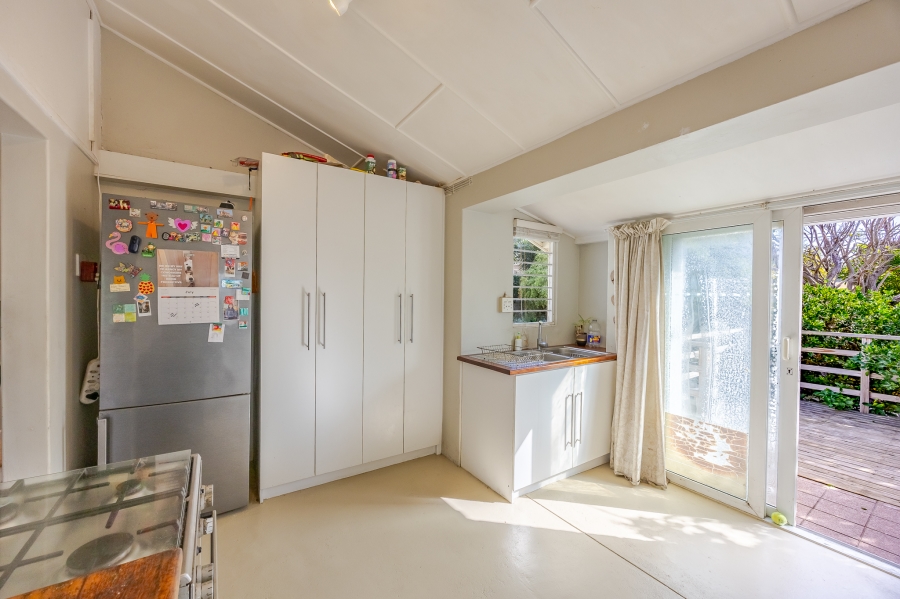 3 Bedroom Property for Sale in Lakeside Western Cape